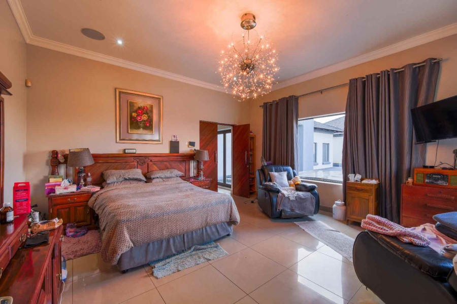 6 Bedroom Property for Sale in Zwavelpoort Gauteng