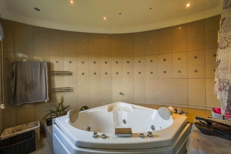 6 Bedroom Property for Sale in Zwavelpoort Gauteng