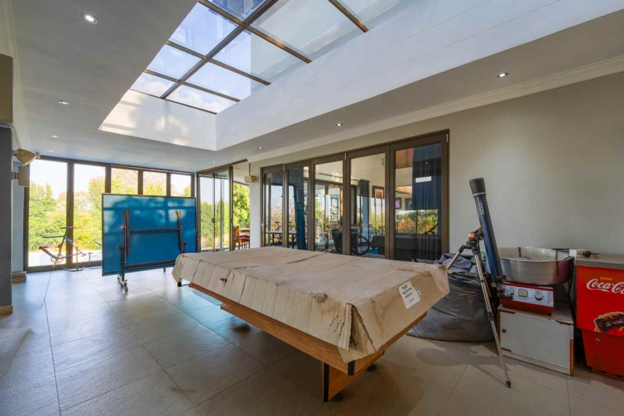 6 Bedroom Property for Sale in Zwavelpoort Gauteng