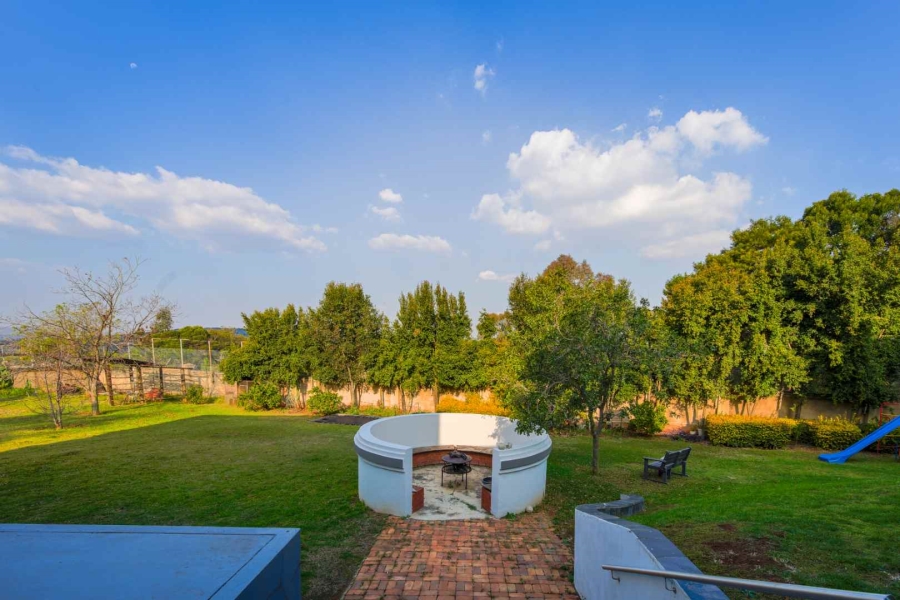 6 Bedroom Property for Sale in Zwavelpoort Gauteng