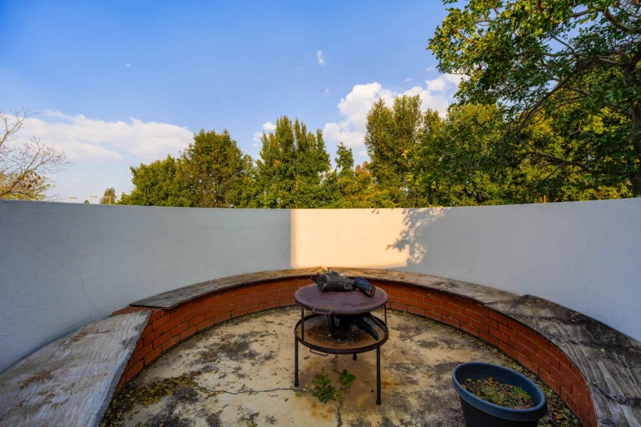 6 Bedroom Property for Sale in Zwavelpoort Gauteng
