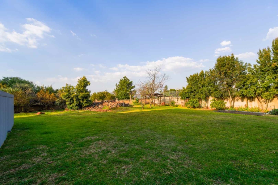 6 Bedroom Property for Sale in Zwavelpoort Gauteng