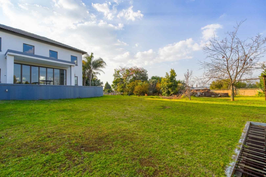 6 Bedroom Property for Sale in Zwavelpoort Gauteng