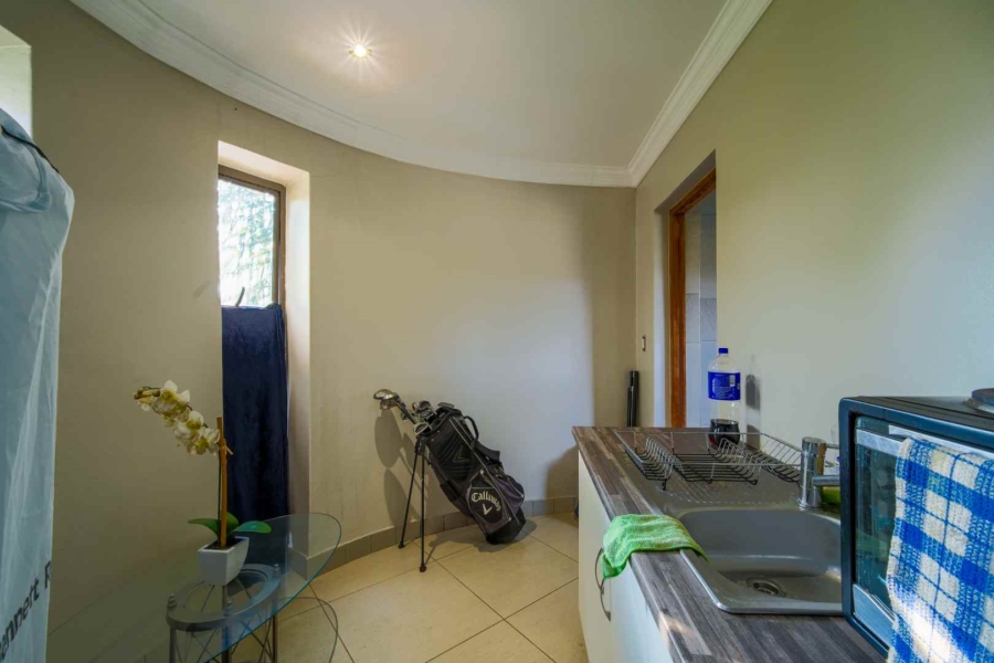 6 Bedroom Property for Sale in Zwavelpoort Gauteng