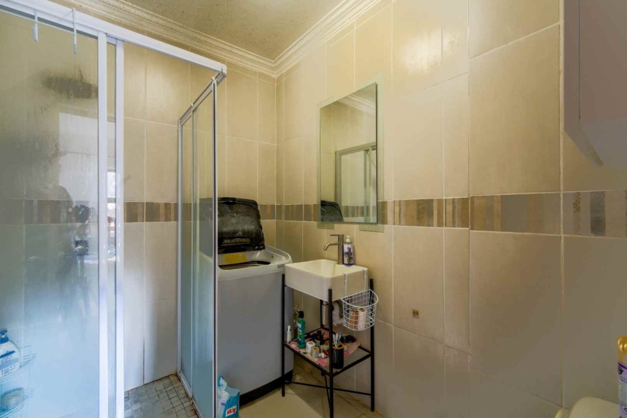 6 Bedroom Property for Sale in Zwavelpoort Gauteng