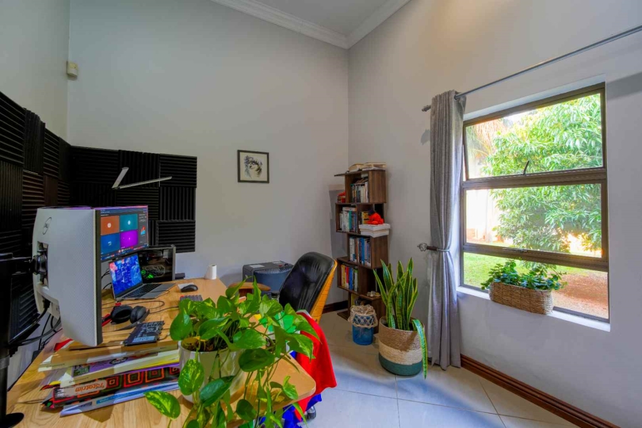 6 Bedroom Property for Sale in Zwavelpoort Gauteng