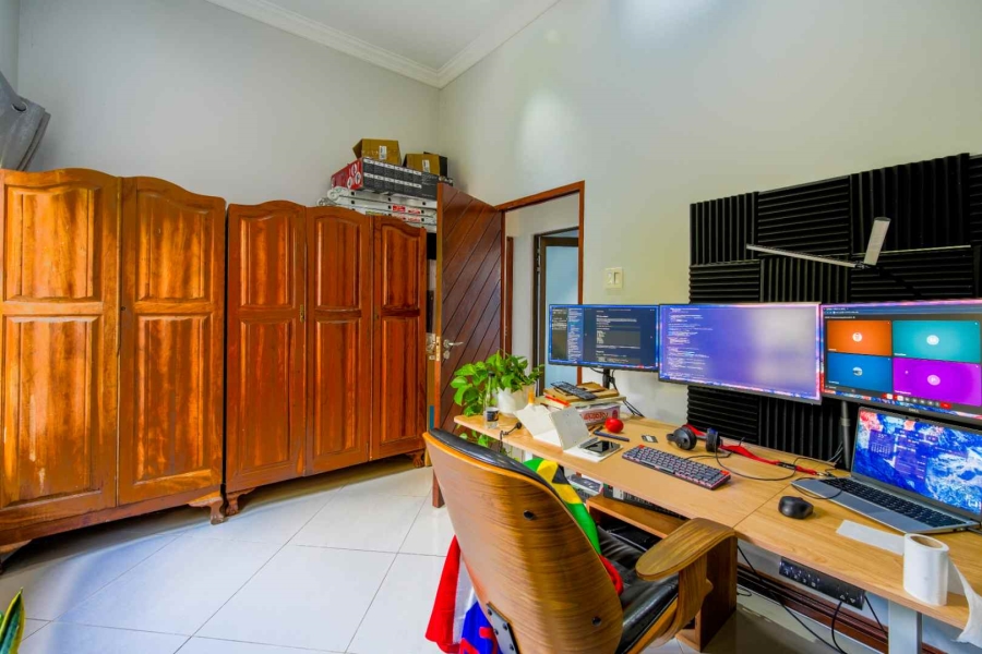 6 Bedroom Property for Sale in Zwavelpoort Gauteng