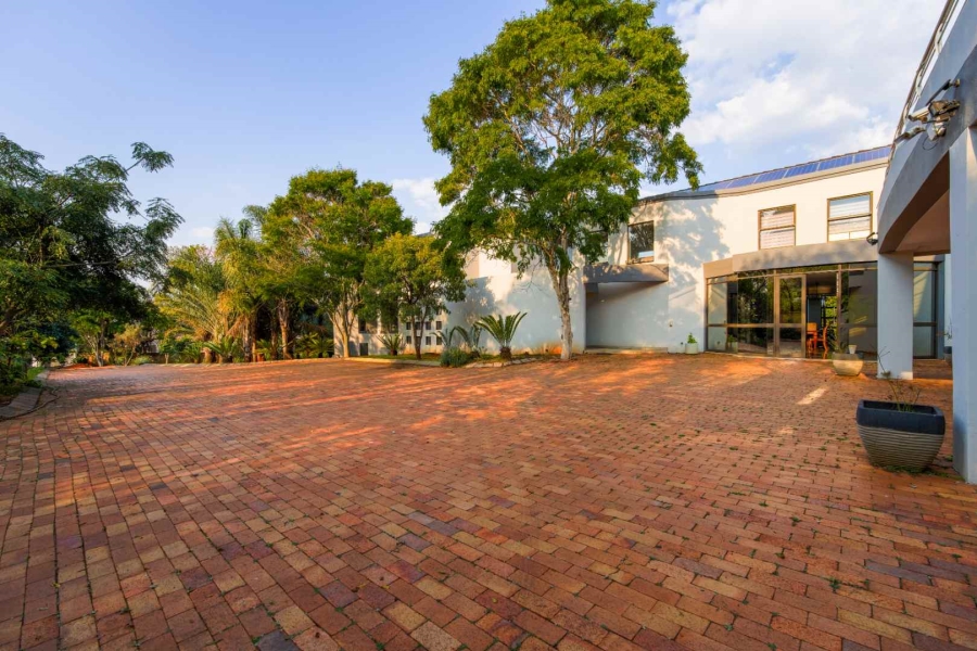6 Bedroom Property for Sale in Zwavelpoort Gauteng