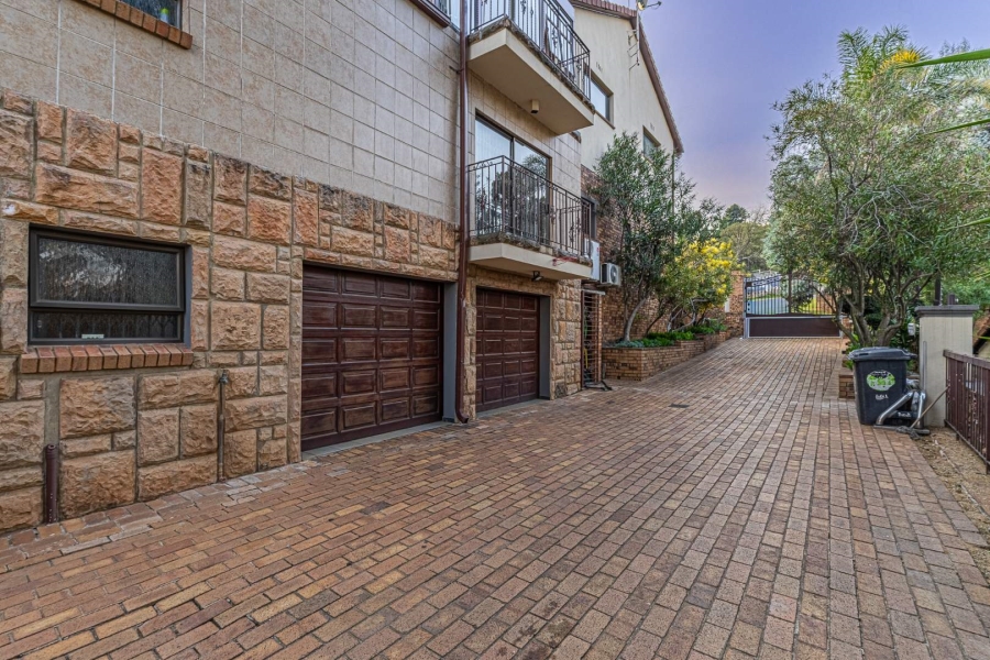 4 Bedroom Property for Sale in Glenvista Gauteng