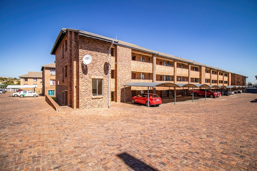 2 Bedroom Property for Sale in Grand Central Gauteng