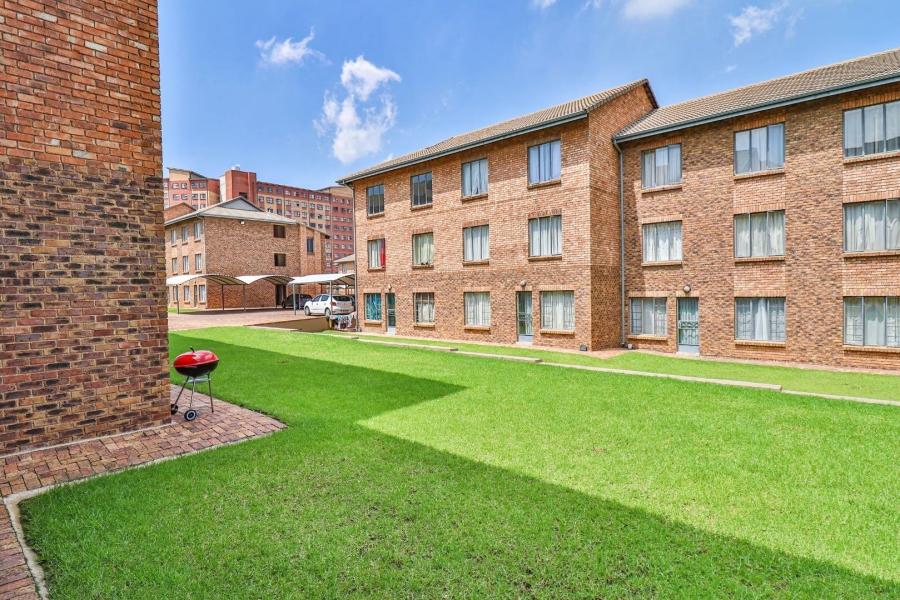 2 Bedroom Property for Sale in Grand Central Gauteng