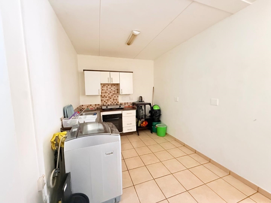 2 Bedroom Property for Sale in Grand Central Gauteng