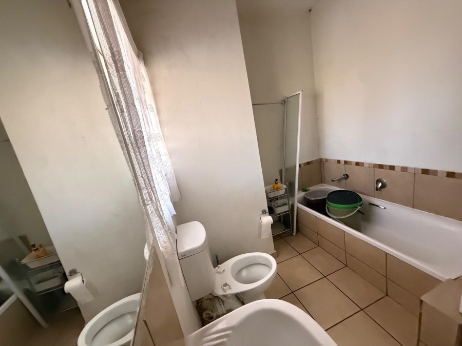 2 Bedroom Property for Sale in Grand Central Gauteng
