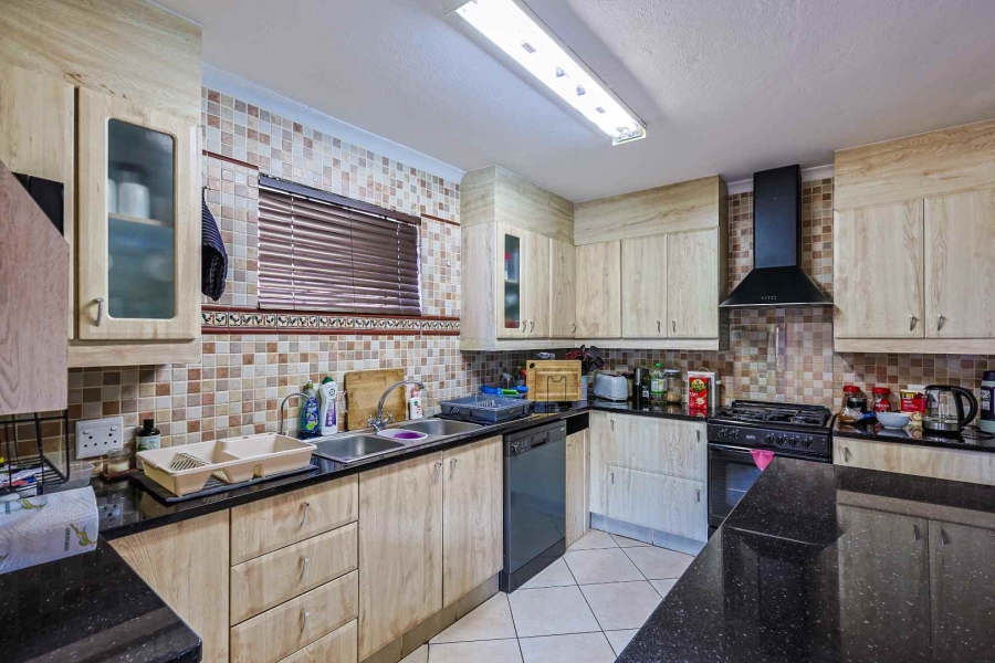 2 Bedroom Property for Sale in Wapadrand Gauteng