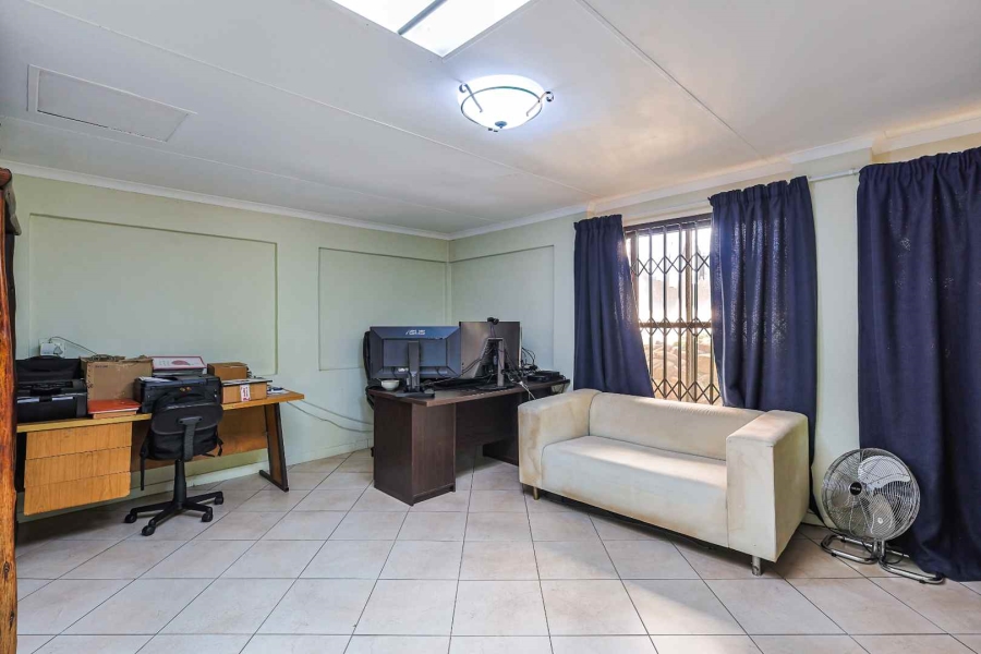 2 Bedroom Property for Sale in Wapadrand Gauteng