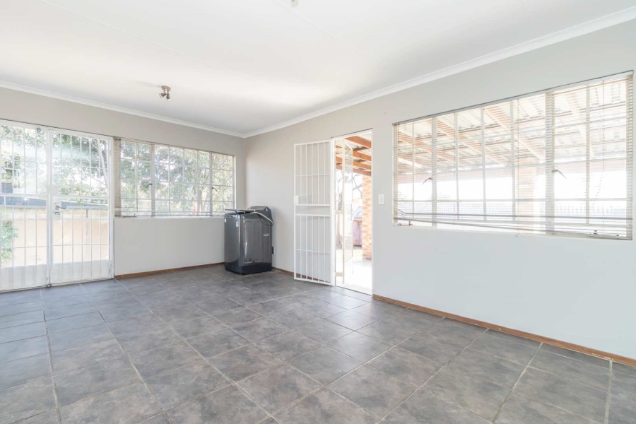 3 Bedroom Property for Sale in Buccleuch Gauteng