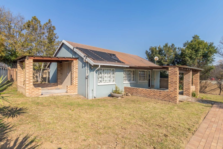 3 Bedroom Property for Sale in Buccleuch Gauteng