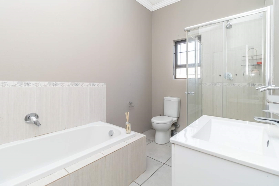 3 Bedroom Property for Sale in Buccleuch Gauteng