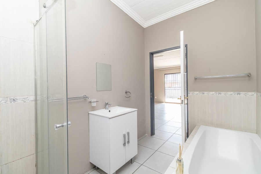 3 Bedroom Property for Sale in Buccleuch Gauteng