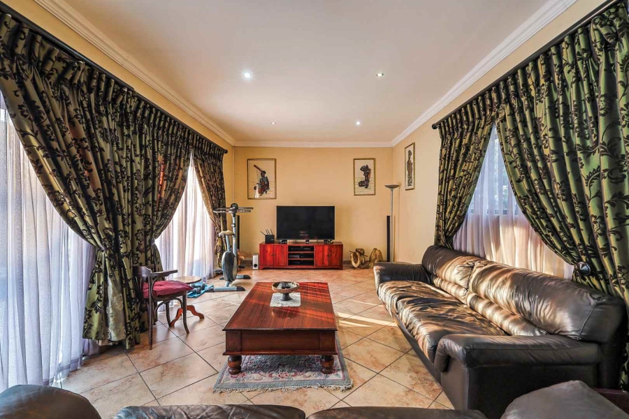 4 Bedroom Property for Sale in Waterkloof Ridge Gauteng