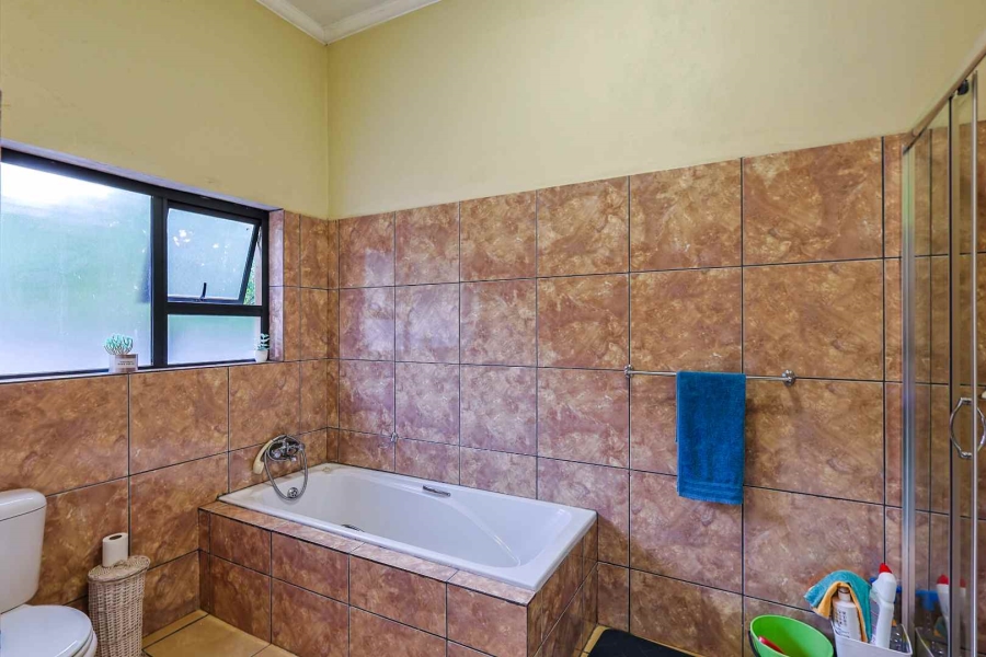 4 Bedroom Property for Sale in Waterkloof Ridge Gauteng
