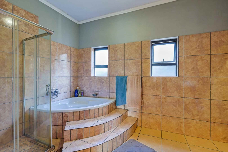 4 Bedroom Property for Sale in Waterkloof Ridge Gauteng