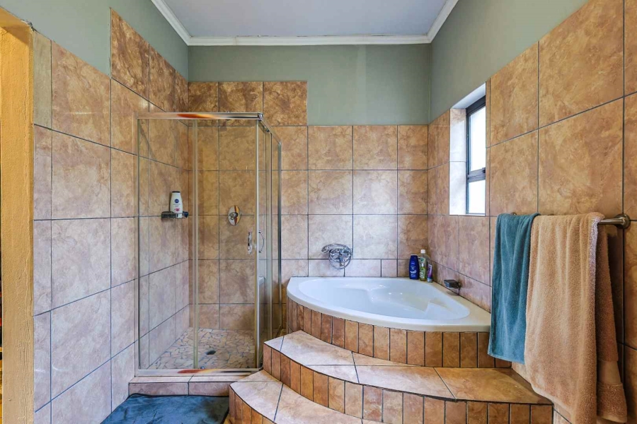 4 Bedroom Property for Sale in Waterkloof Ridge Gauteng