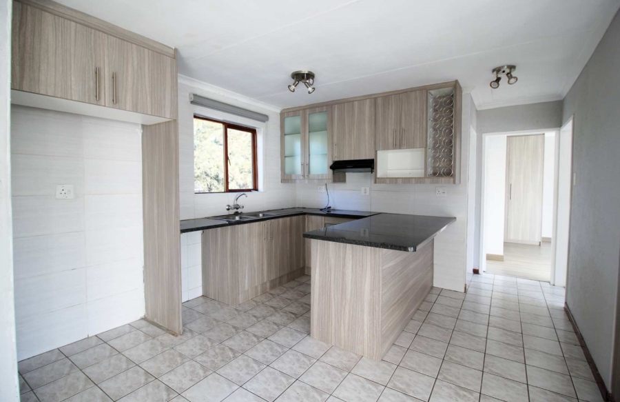 To Let 2 Bedroom Property for Rent in Douglasdale Gauteng