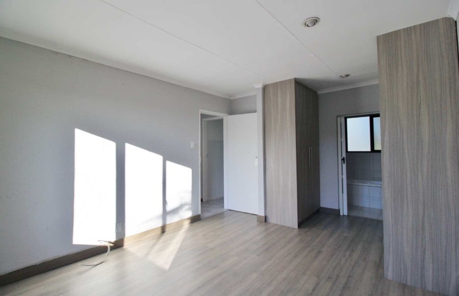 To Let 2 Bedroom Property for Rent in Douglasdale Gauteng