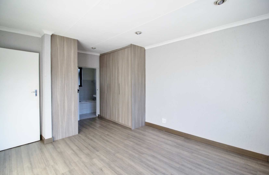 To Let 2 Bedroom Property for Rent in Douglasdale Gauteng