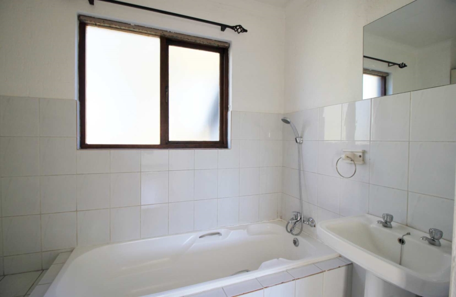 To Let 2 Bedroom Property for Rent in Douglasdale Gauteng