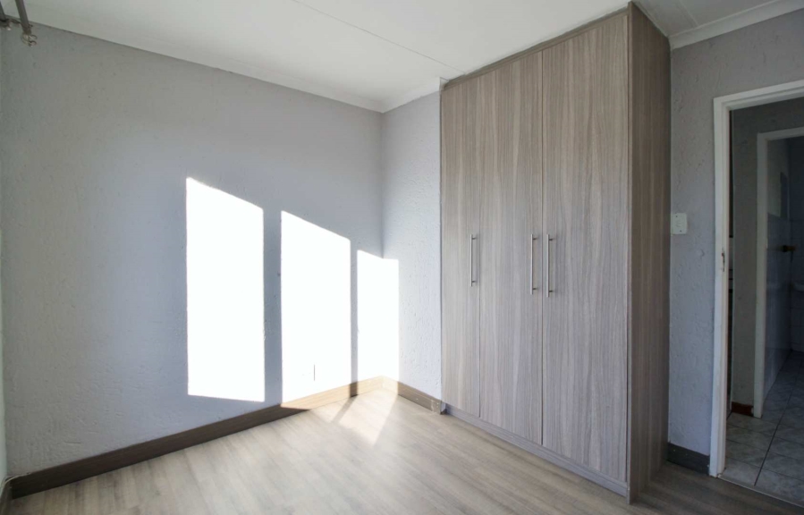 To Let 2 Bedroom Property for Rent in Douglasdale Gauteng