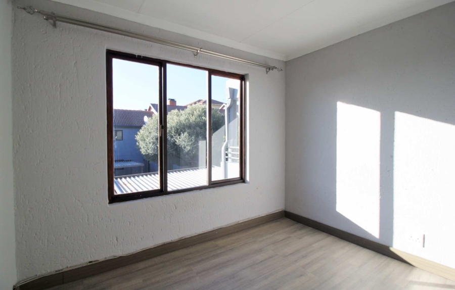 To Let 2 Bedroom Property for Rent in Douglasdale Gauteng