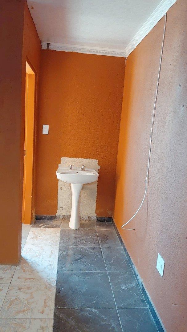 6 Bedroom Property for Sale in Drieziek Gauteng