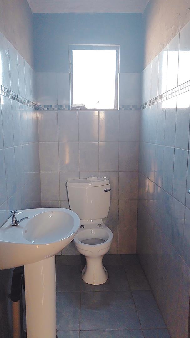 6 Bedroom Property for Sale in Drieziek Gauteng