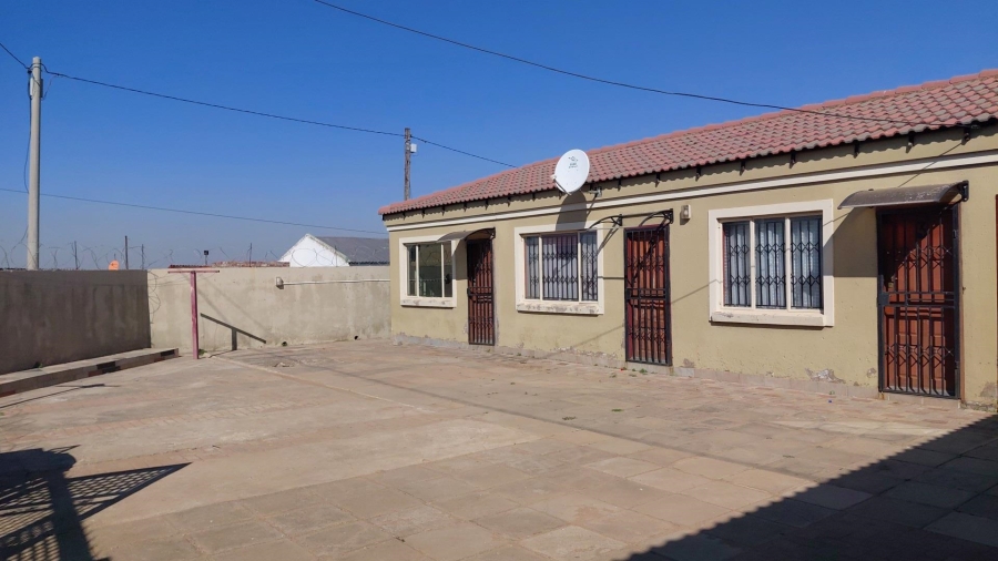 6 Bedroom Property for Sale in Drieziek Gauteng