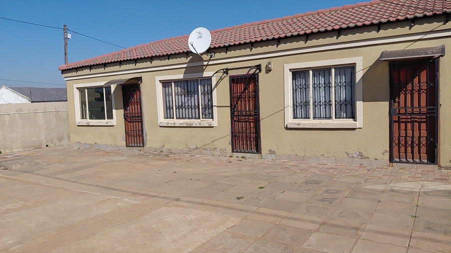 6 Bedroom Property for Sale in Drieziek Gauteng