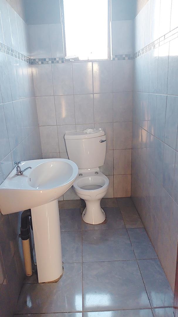 6 Bedroom Property for Sale in Drieziek Gauteng