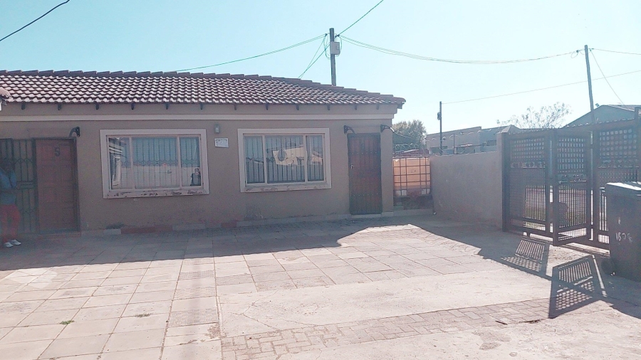 6 Bedroom Property for Sale in Drieziek Gauteng