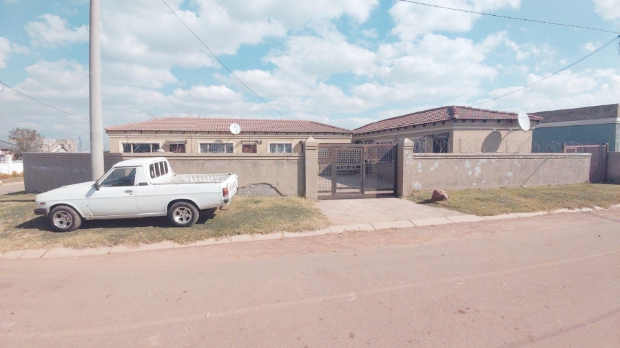 6 Bedroom Property for Sale in Drieziek Gauteng