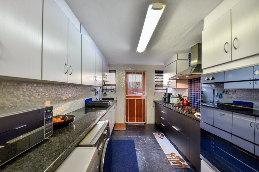3 Bedroom Property for Sale in Faerie Glen Gauteng