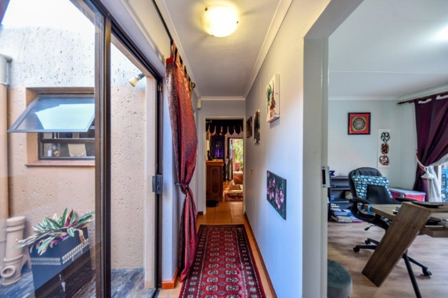 3 Bedroom Property for Sale in Faerie Glen Gauteng