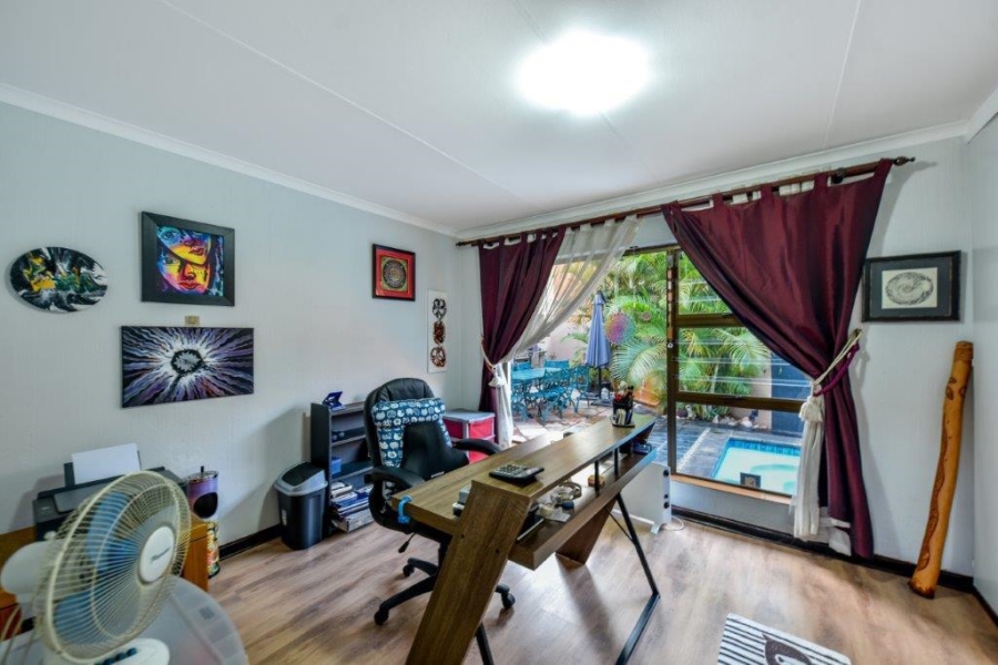 3 Bedroom Property for Sale in Faerie Glen Gauteng