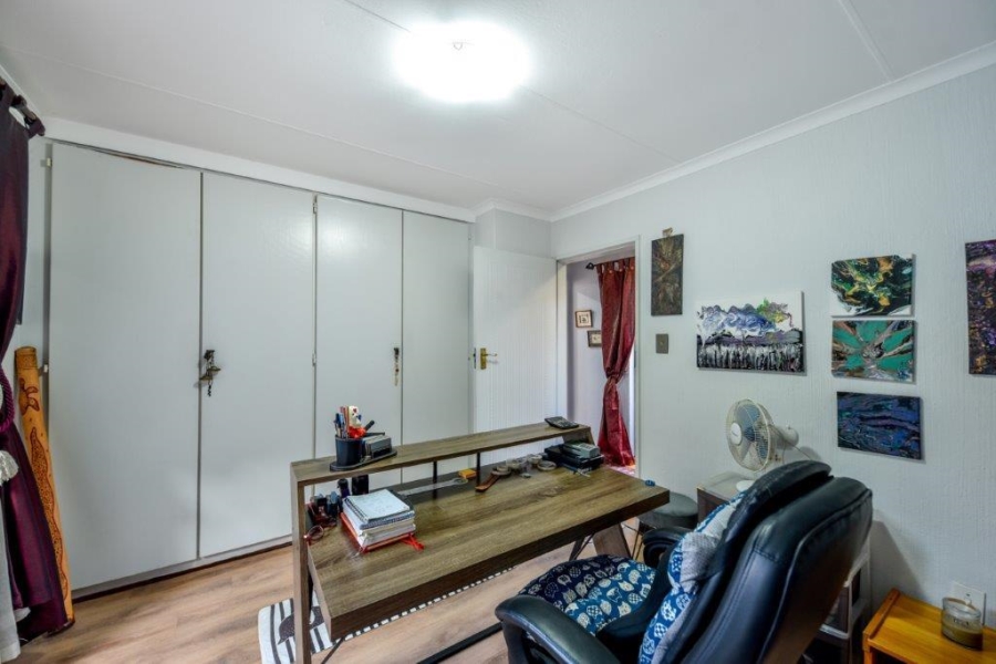 3 Bedroom Property for Sale in Faerie Glen Gauteng