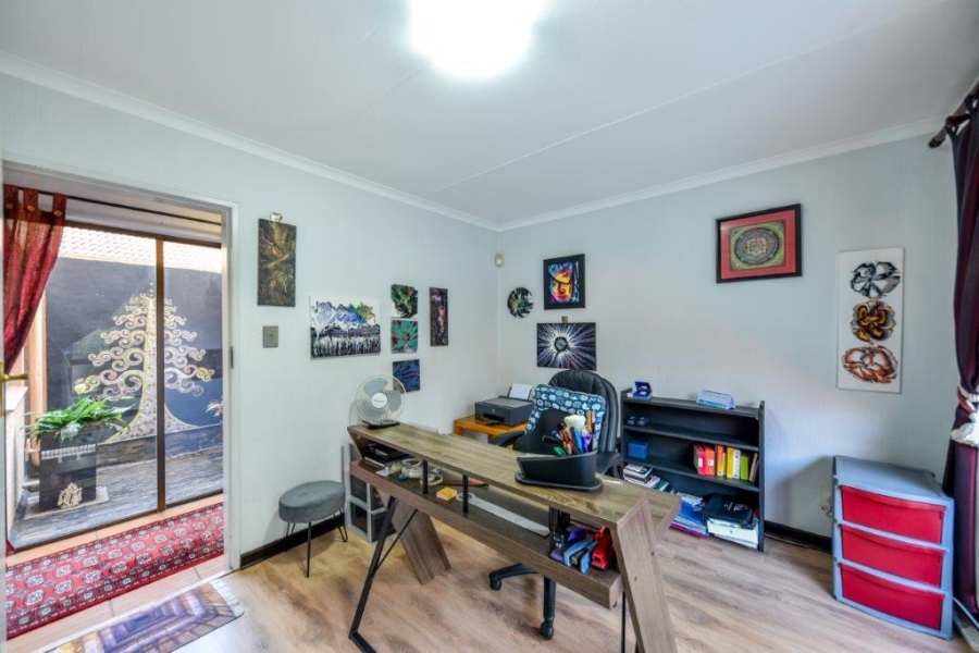 3 Bedroom Property for Sale in Faerie Glen Gauteng
