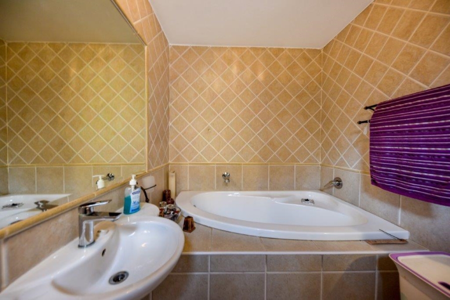 3 Bedroom Property for Sale in Faerie Glen Gauteng