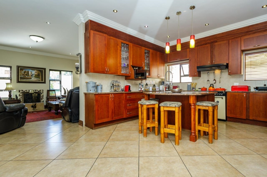 5 Bedroom Property for Sale in The Wilds Gauteng