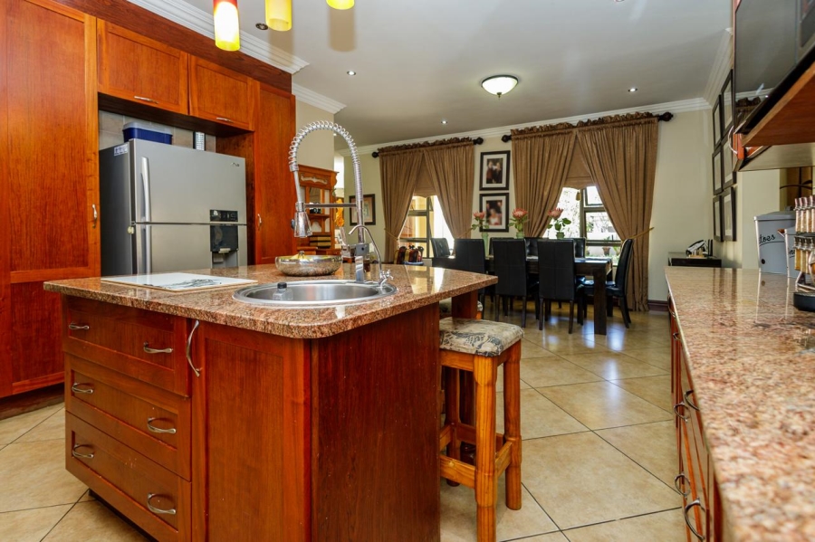 5 Bedroom Property for Sale in The Wilds Gauteng