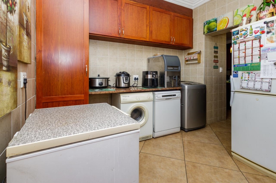 5 Bedroom Property for Sale in The Wilds Gauteng