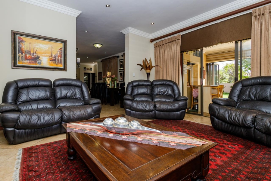 5 Bedroom Property for Sale in The Wilds Gauteng